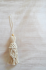 Dekorácie - Makramé pletený strapec (Biela) - 13168312_