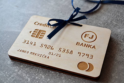 Drevená obálka na peniaze bankomatová karta