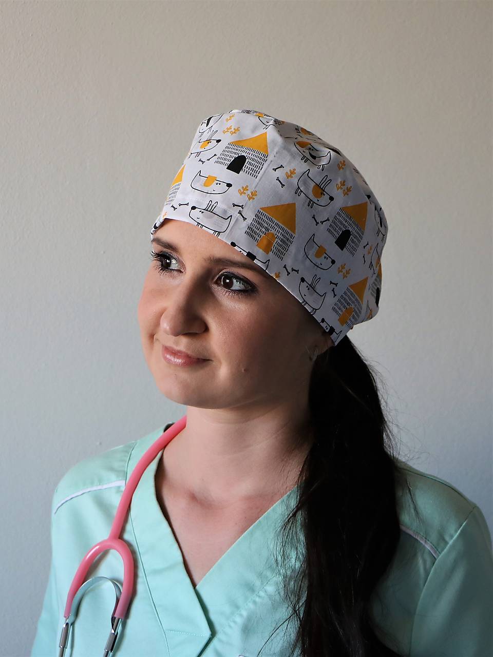 Dizajnová operačná / chirurgická čiapka psík žltý