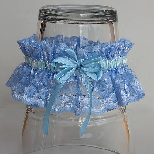 Modrý čipkovaný podväzok