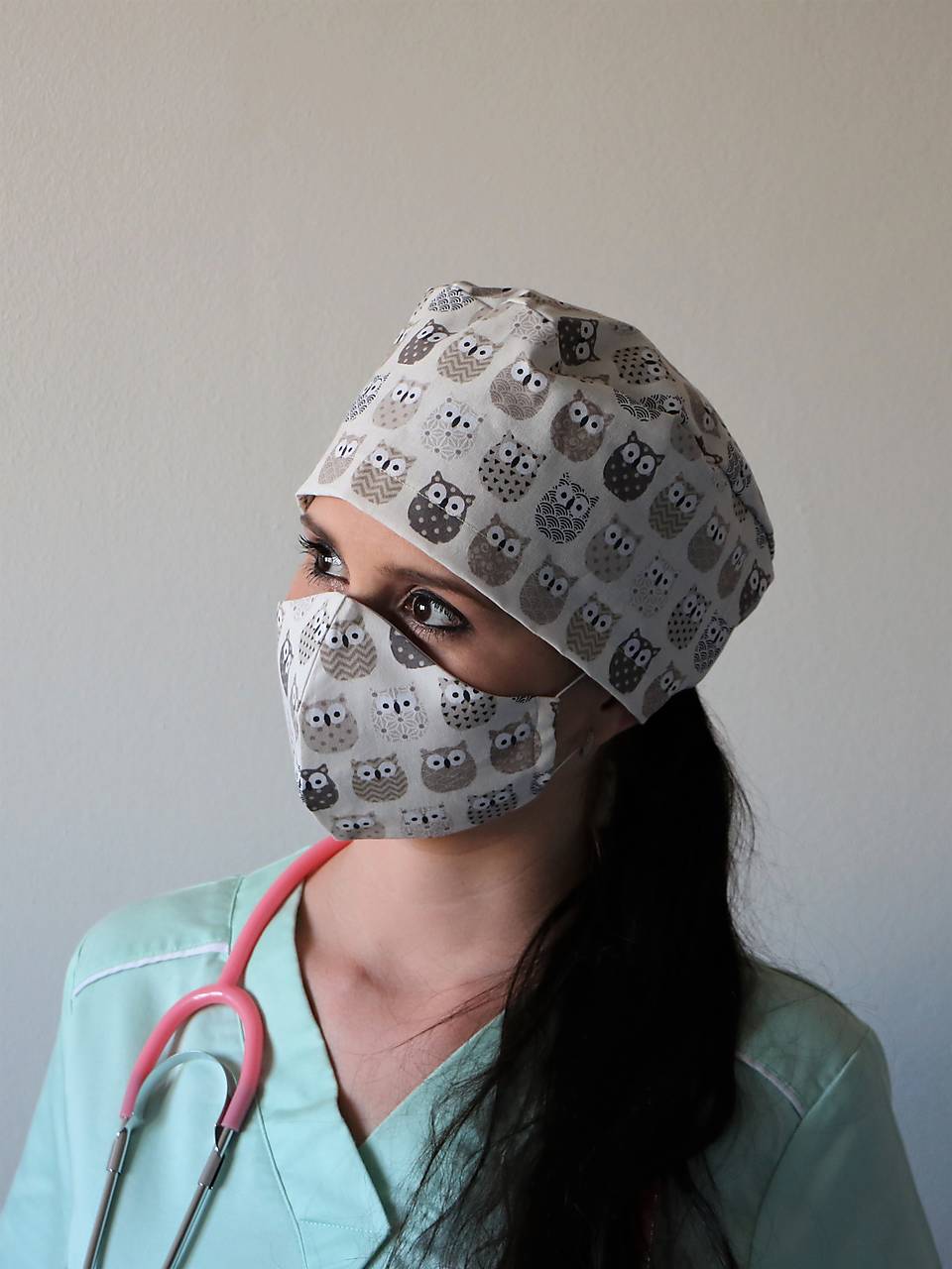 Dizajnová operačná / chirurgická čiapka sovy béžové