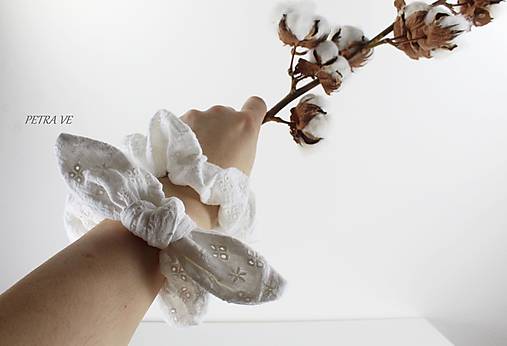 Ozdoby do vlasov - Angelika - mušelínová gumička, scrunchie - 13185318_
