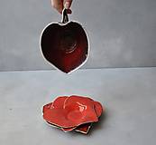 Príbory, varešky, pomôcky - tanierik srdce červené - 13185654_
