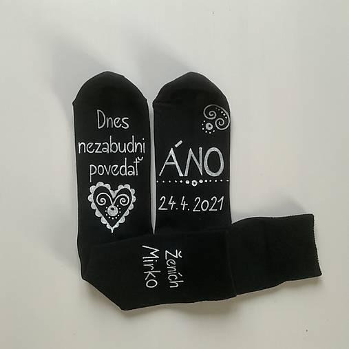 Maľované ponožky pre ženícha (Čierne ponožky aj s nápisom ženích+meno nad clenkom)