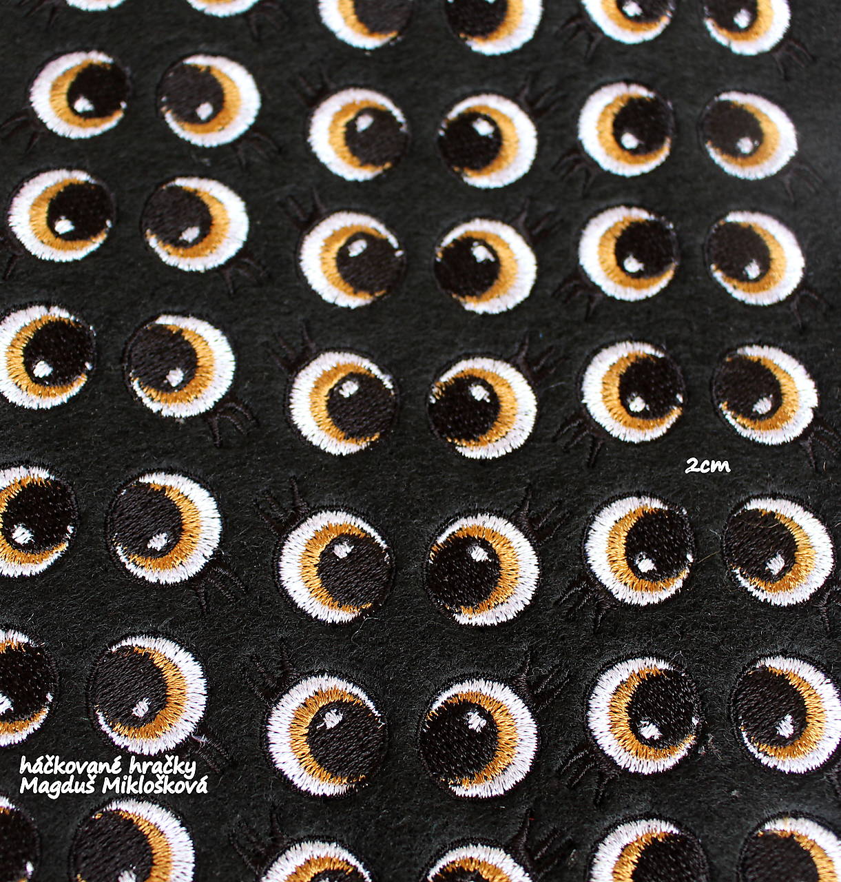 Vyšívané oči s mihalnicami