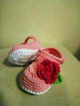 Detské topánky - Háčkované capačky s ružičkou SKLADOM - 13194977_