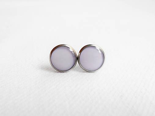 Náušnice - Živicové náušnice 0,8 cm - Svetlofialové (chirur.oceľ) - 13208020_