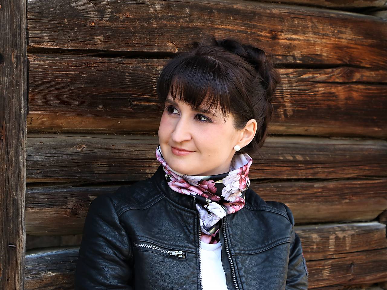 Multifunkčná šatka pivónie čierna