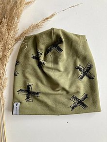 Detské čiapky - Detská čiapočka v olivovej farbe s čiernymi krížikmi - 13216551_