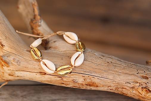 Mušľový náramok zlatý/natural