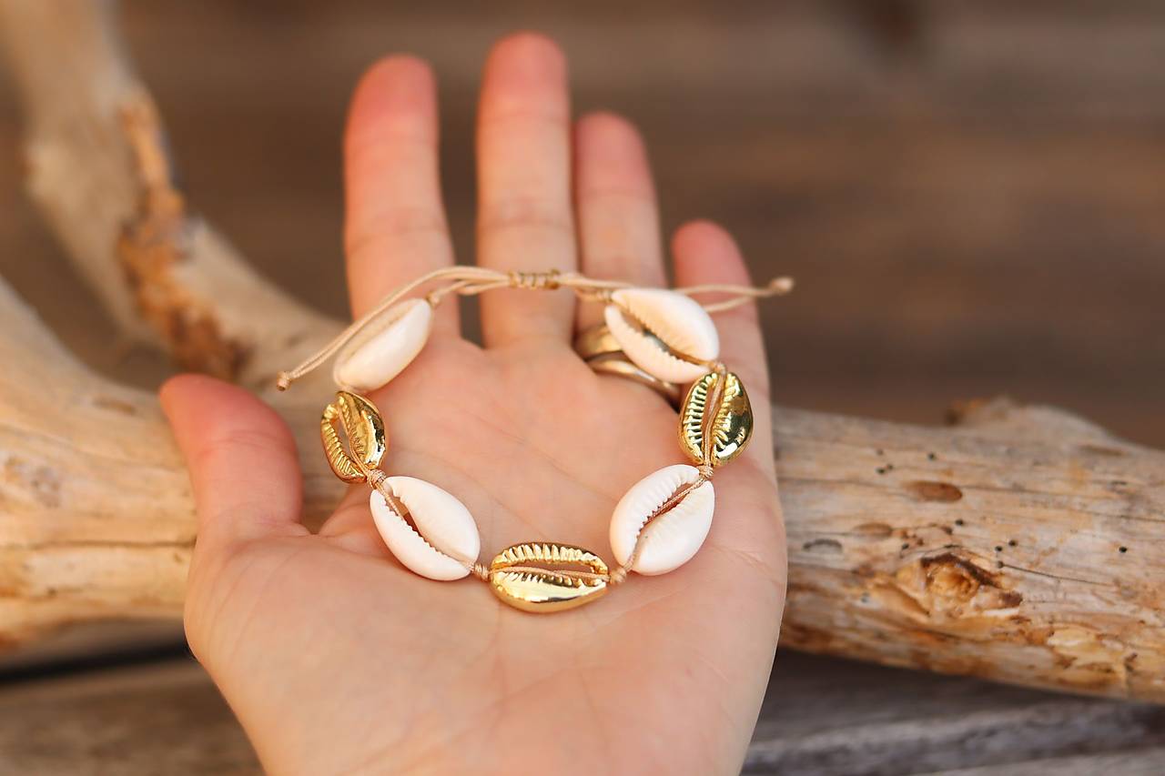 Mušľový náramok zlatý/natural
