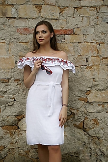 Šaty - Bielo červené šaty s volánom s folklórnym motívom ruží - 13225916_
