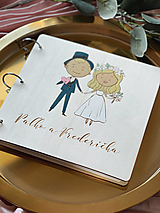 Papiernictvo - Svadobná kniha hostí, drevený fotoalbum - párik maľovaný, personalizovaný - 13227122_
