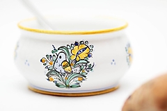 Nádoby - Starodávna miska na polievku s habánskym dekórom - 13244409_