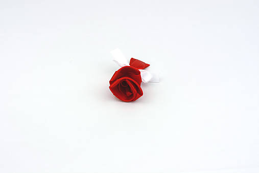 Pierko červeno-biela ruža stredné