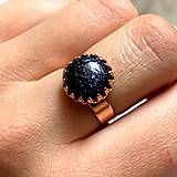 Prstene - Blue Sandstone Stainless Steel Rose Gold Ring / Elegantný prsteň s modrým slnečným kameňom syntetickým - 13251568_