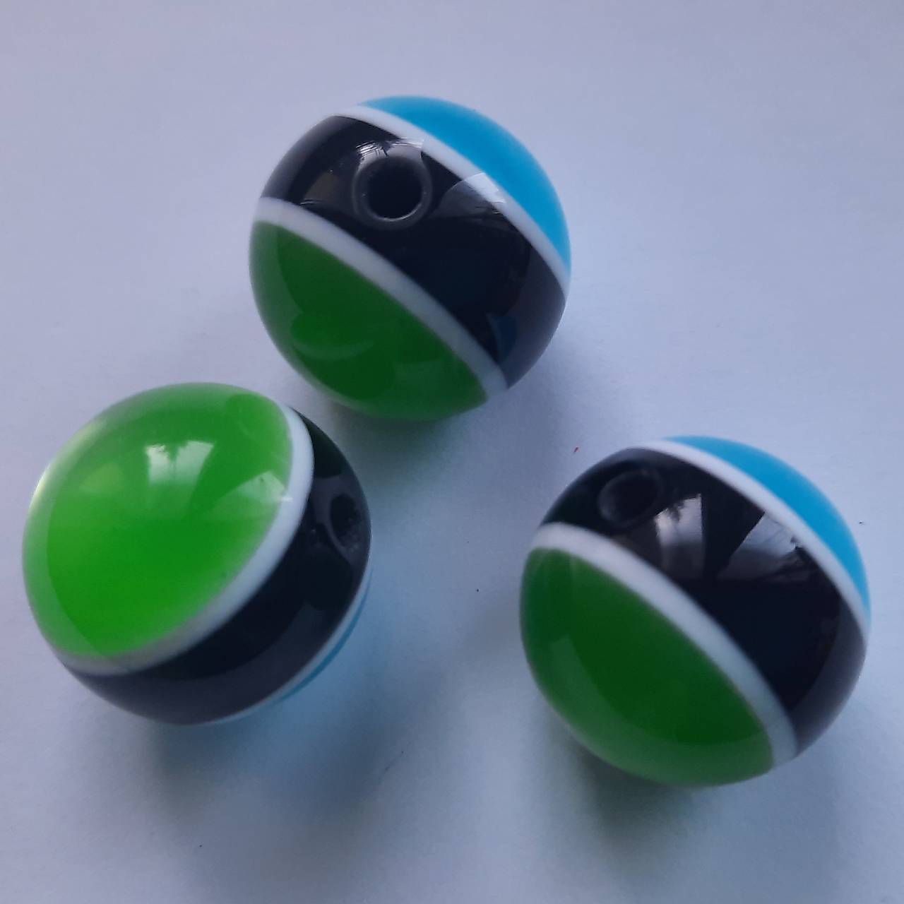 Živicové korálky 20mm-1ks (zel/čierna/modrá)