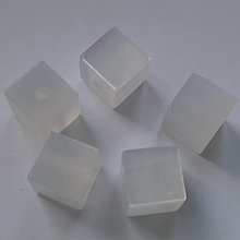 Korálky - Živicové korálky-kocka-1ks (10mm-biela mliečna) - 13254891_