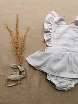 Detské oblečenie - Madeirové šaty s volánmi a mašľou - 13253345_