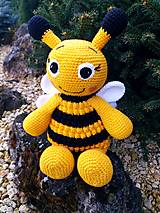 Hračky - Háčkovaná včielka - 13256721_