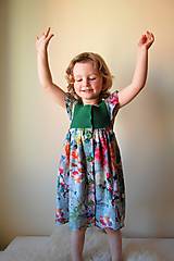Detské oblečenie - Dievčenské šaty s háčkovaným živôtikom (Dália) - 13262343_
