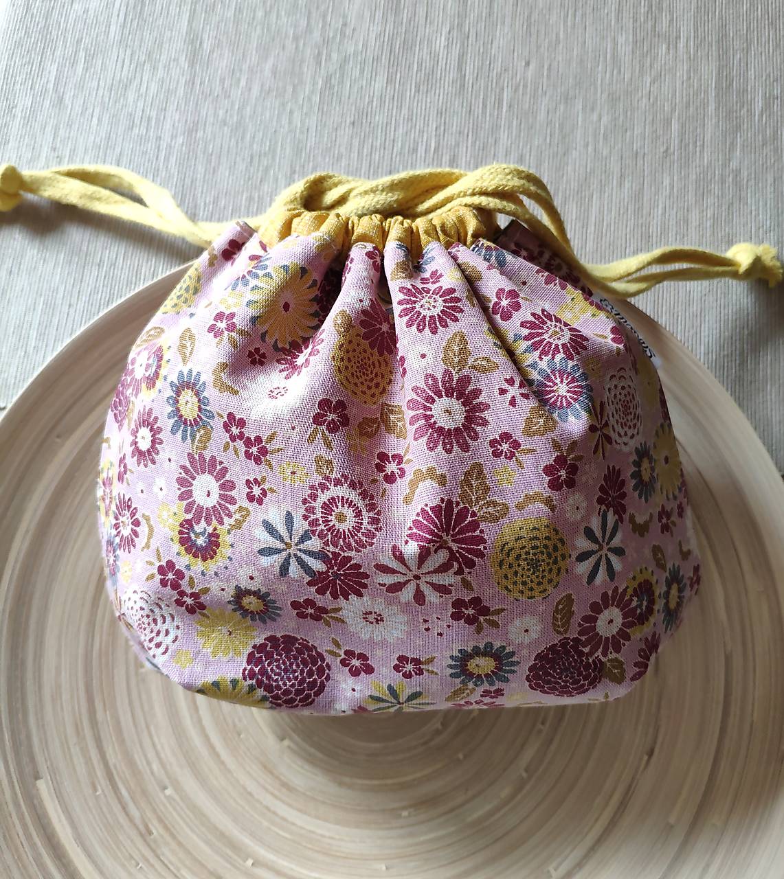 Vrecúško zaťahovacie, kvietky