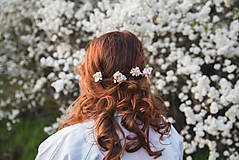 Ozdoby do vlasov - Kvetinové vlásenky "tajomstvá bielych perín" - 13277474_