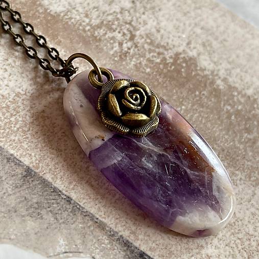 Amethyst and Rose Necklace / Náhrdelník s ametystom a príveskom P101