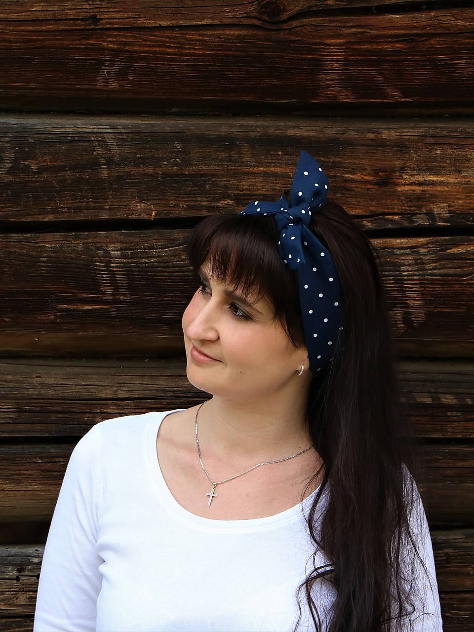 Štýlová ľanová šatka bodka na tmavomodrej