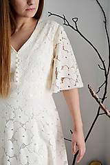 Šaty - Svadobné  šaty z kvetovanej smotanovej krajky a viskózy - 13286206_