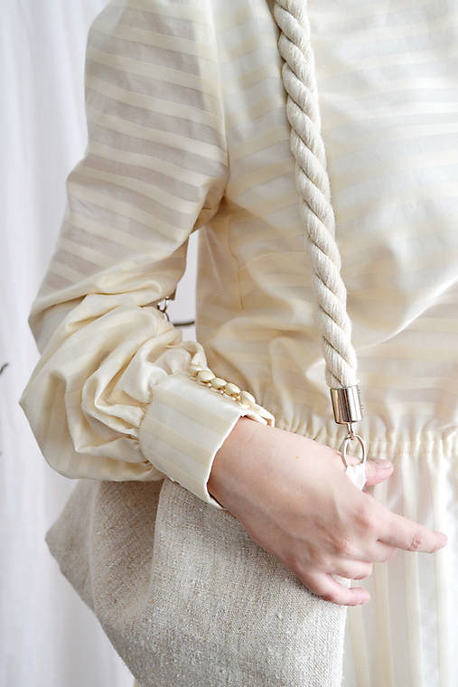 Bavlnené prúžkované šaty s transparentnými pásikmi s elastickým pásom