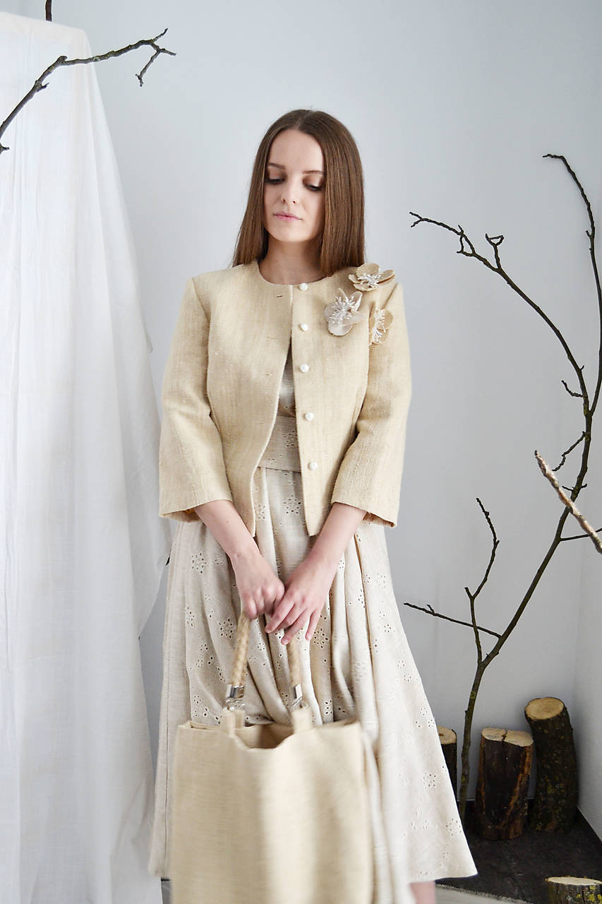 Krátke  upcy sako  s kvetmi z konope 