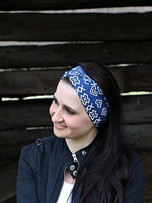 Čiapky, čelenky, klobúky - Prekrížená úpletová čelenka Čičmany modrá - 13293511_
