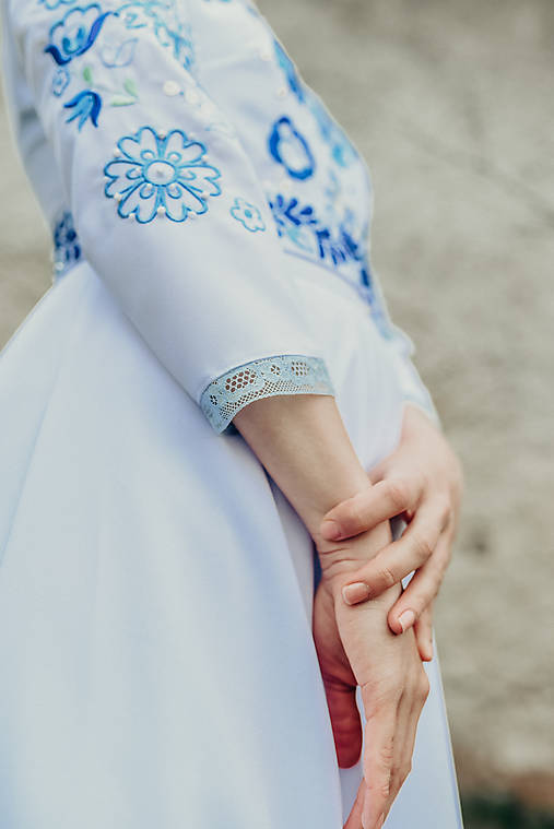 Svadobné šaty modré kvety Vajnory