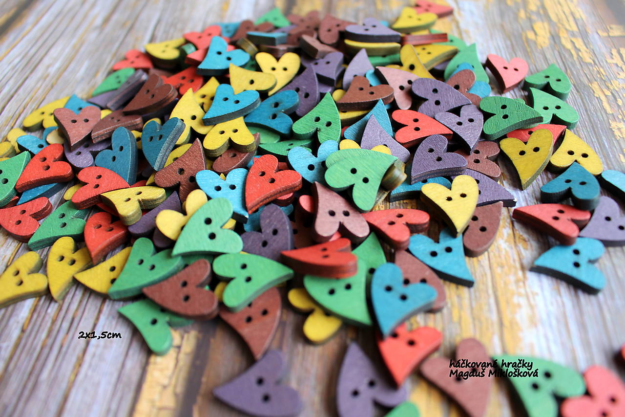Drevené srdce farebné 