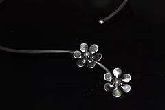 Náhrdelníky - perlové květy - 13300822_