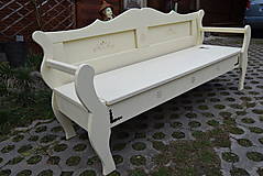 Nábytok - Rustikálna drevená lavica s úložným priestorom, s rezbou 2 - 13303364_