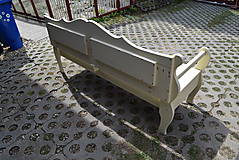 Nábytok - Rustikálna drevená lavica s úložným priestorom, s rezbou 2 - 13303372_