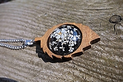 Náhrdelníky - drevený náhrdelník - list - 13307512_