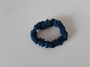 Ozdoby do vlasov - Scrunchies - gumičky z hedvábí (modrá skinny) - 13309222_