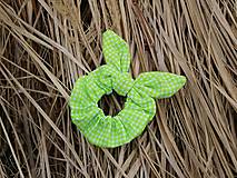 Scrunchies ušatá gumička káro zelená