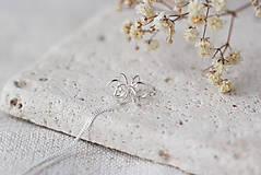 Náhrdelníky - Strieborný náhrdelník s kvetom - 13310986_