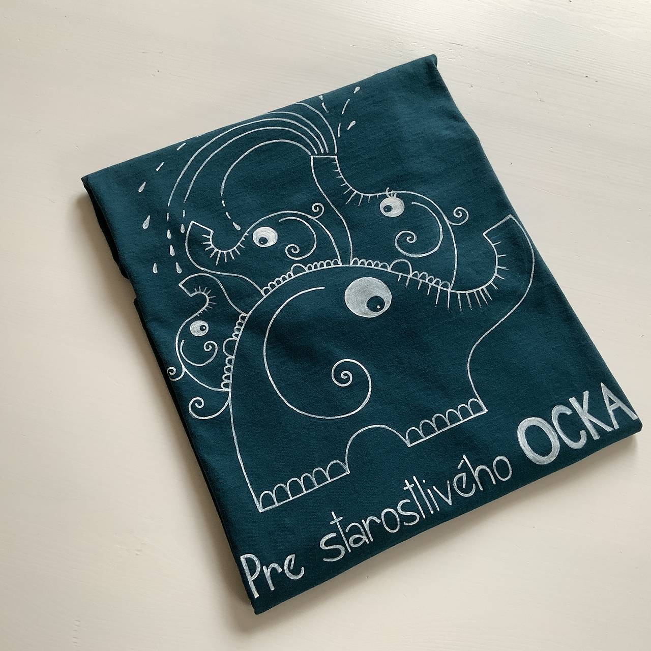 Maľované pánske tričko pre starostlivého ocka (Na tričku tyrkysovomodrej farby)