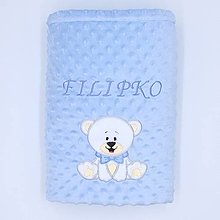 Detský textil - Modrá minky deka s výšivkou macka - 13319836_