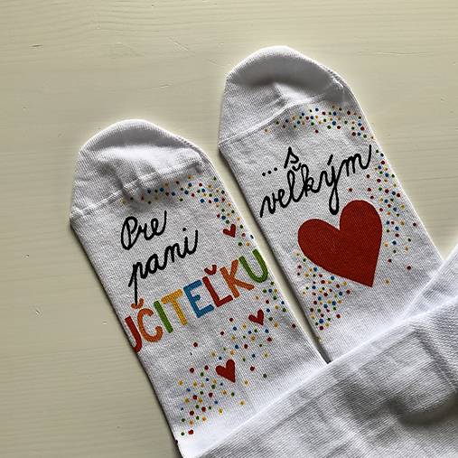 Maľované ponožky pre PANI UČITEĽKU (S veľkým srdcom (BIELE pestrofarebne))