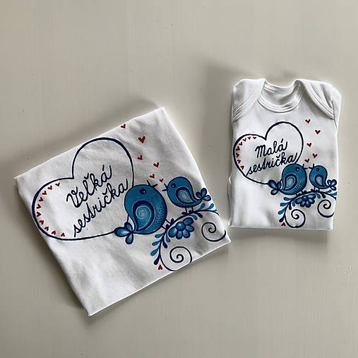 Ľudovoladené maľované tričko a body pre dve sestričky (BIELE s maľbou domodra)