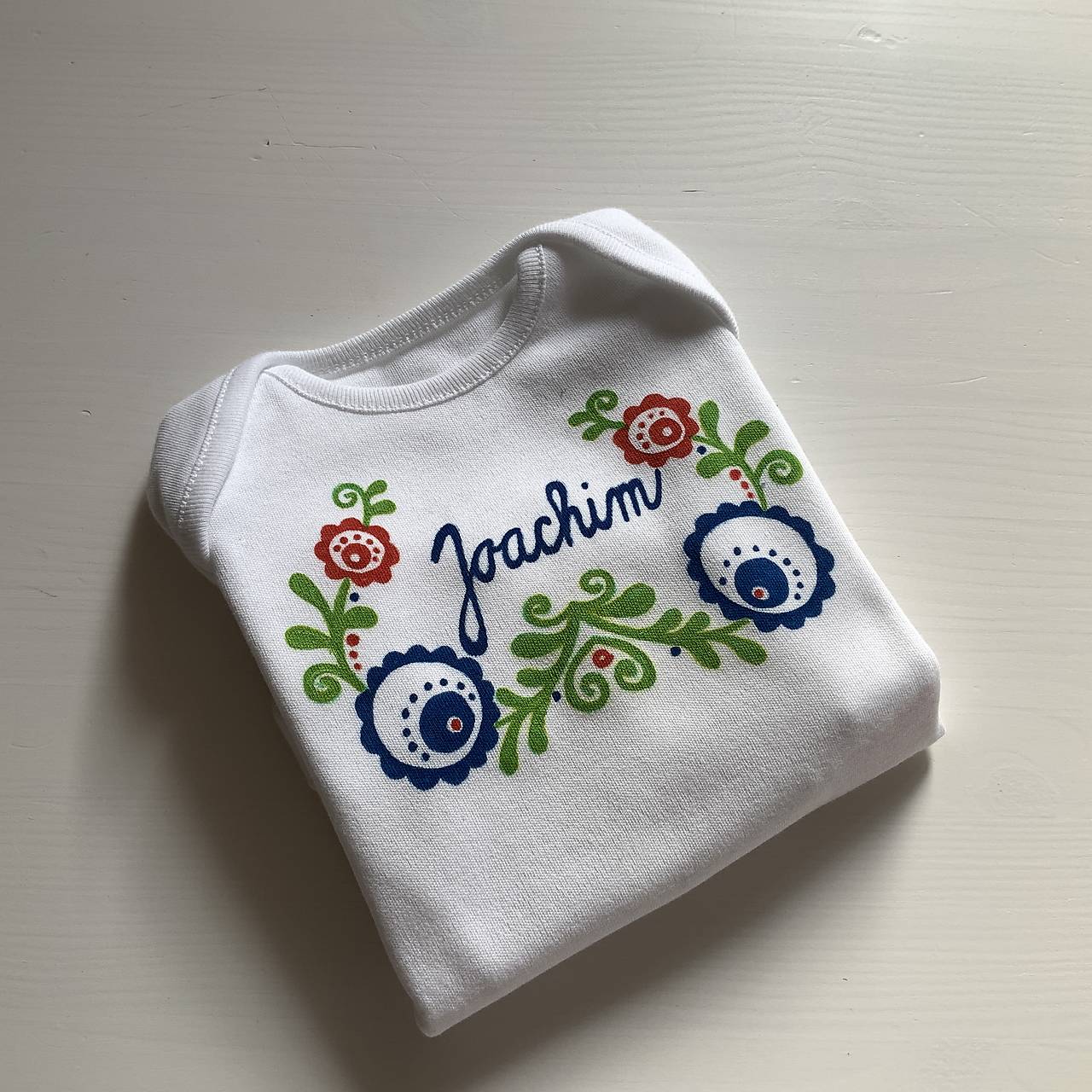 Maľované body s ľudovoladeným motívom