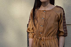 Šaty - Škoricové šaty s folkovým detailom - 13323633_
