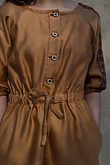 Šaty - Škoricové šaty s folkovým detailom - 13323634_