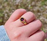Prstene - Prsteň Granát z pozláteného striebra - 13326772_